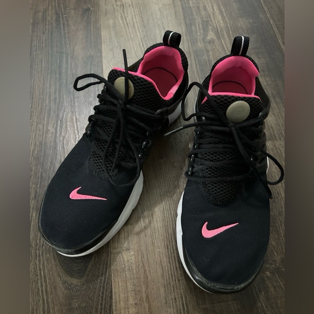 Nike Air Presto Women's Size 7.5 Black And Pink Tie Up